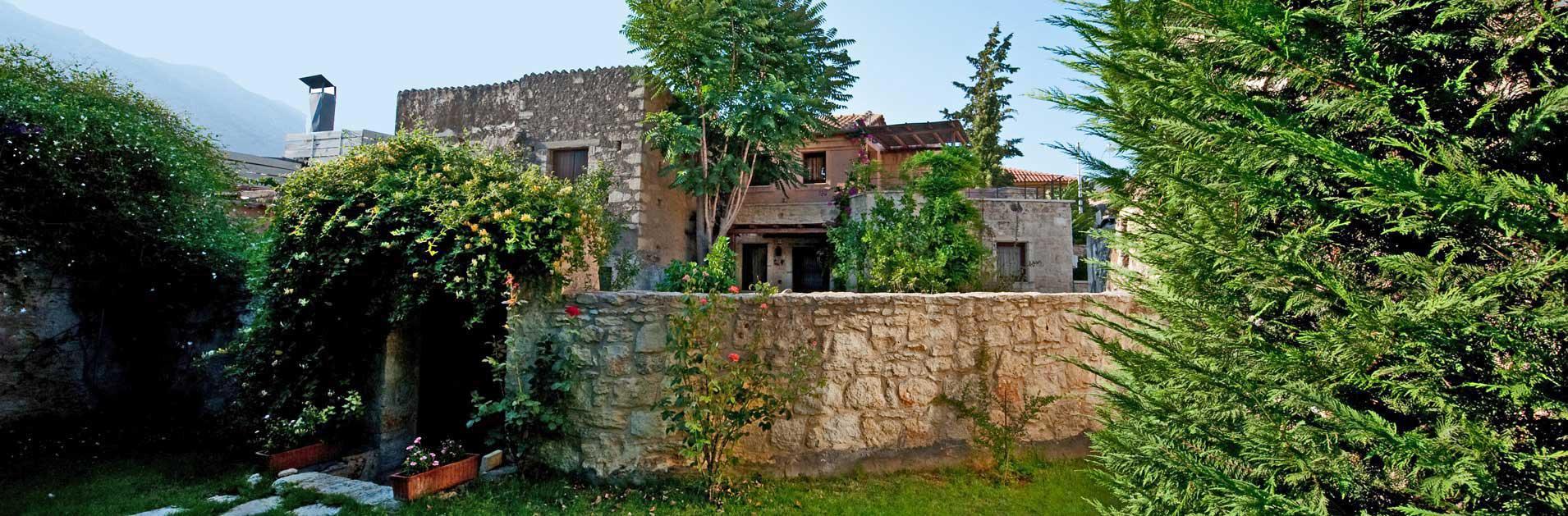 Trois villas traditionnelles